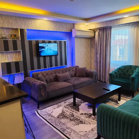 By Ueskuedar Apartment *